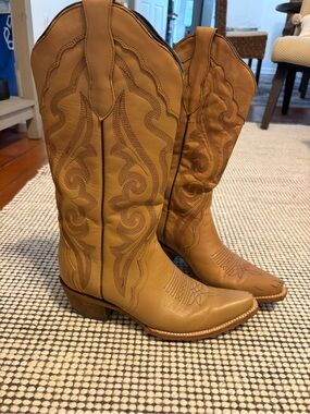 J.B. Dillon Women's Tan cowboy Boots